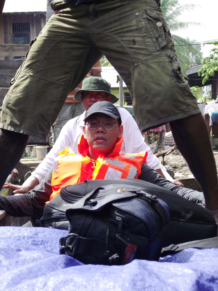 Moda transportasi untuk menjangkau distrik-distrik yang berada di Teluk Bintuni Papua Barat (Marahalim Siagian)