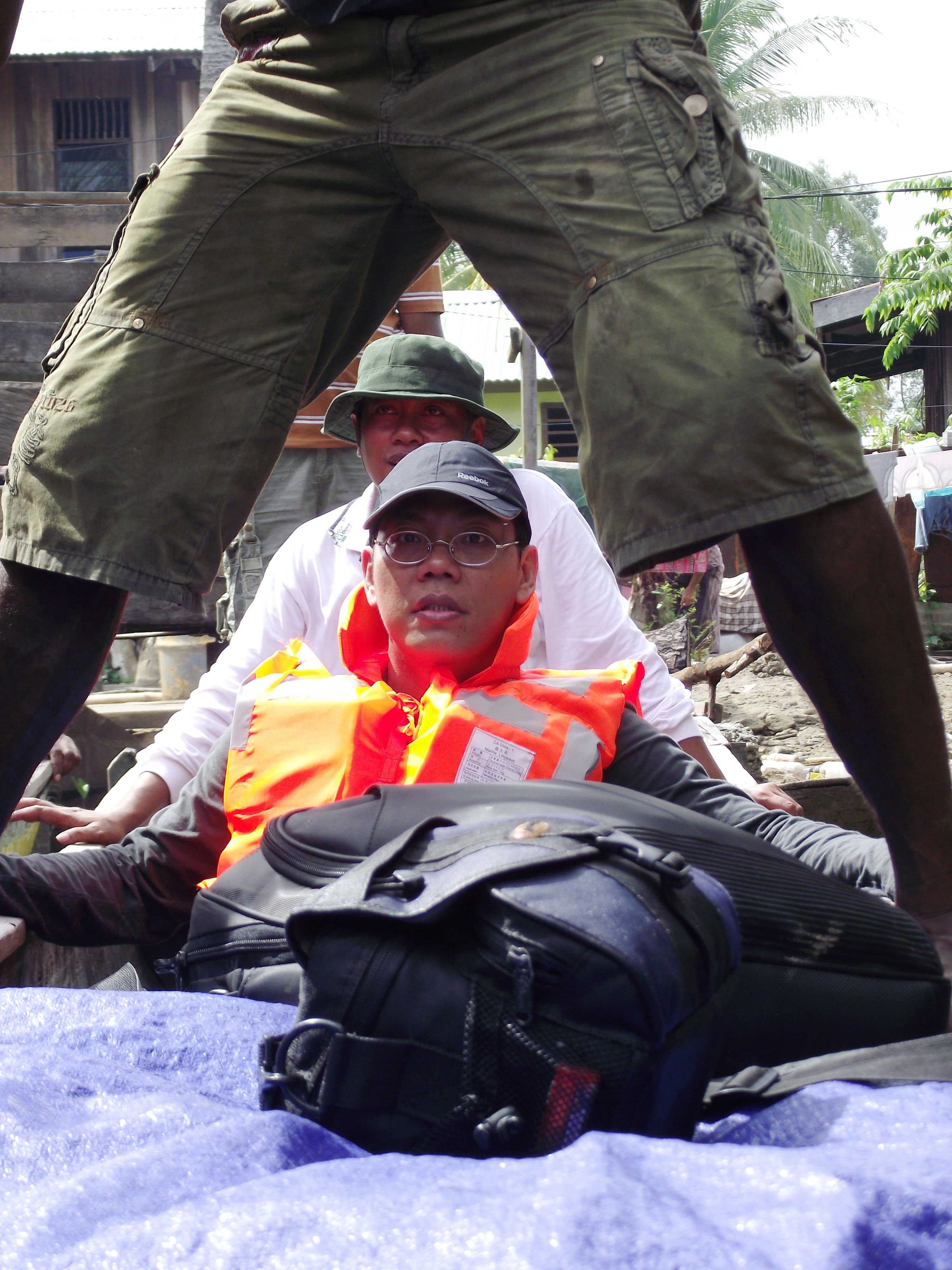 Moda transportasi untuk menjangkau distrik-distrik yang berada di Teluk Bintuni Papua Barat (Marahalim Siagian)