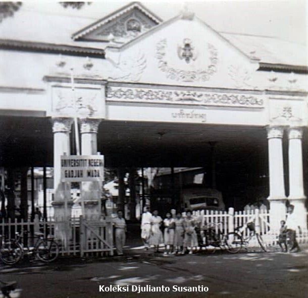 Kampus UGM di dalam area keraton (koleksi pribadi)