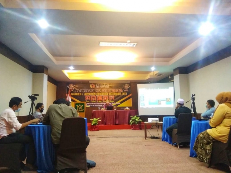 Teks foto : launching buku Panwaslih Aceh di Hotel Mekkah, Lampriet, Banda Aceh| Dok Komar
