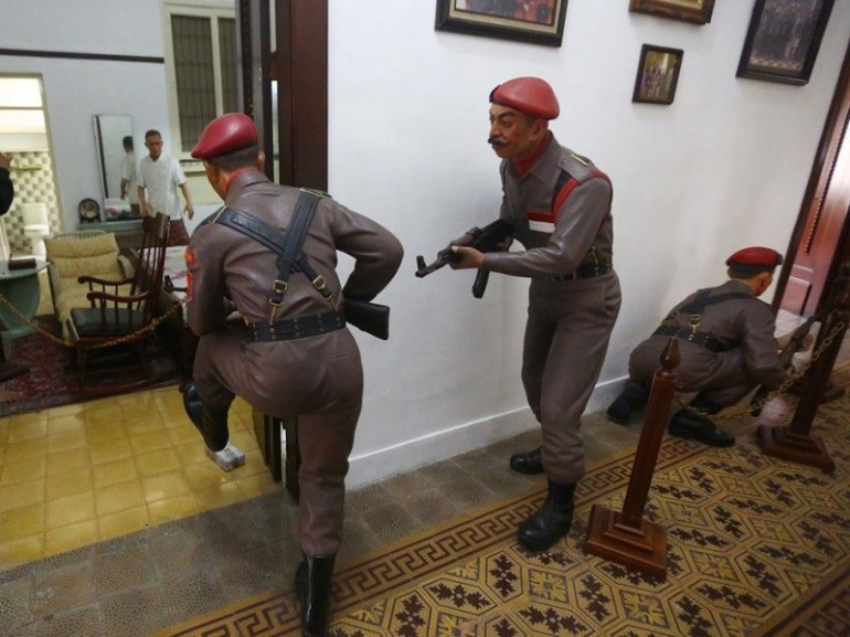 Diorama penjemputan paksa Jenderal A.H. Nasution di rumahnya (Museum Sasmitaloka/beritajakarta.id) 