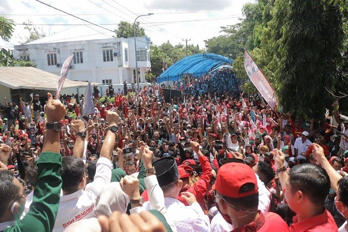 Salah satu paslon yang melanggar protokol saat mendsftar ke KPU - Foto: rakyatsulsel.co