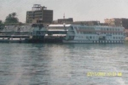 Kapal pesiar menelesuri sungai Nil )dok pribadi)