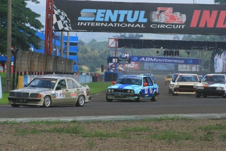 Balap Mobil Retro di ajang ISSOM cukup ramai peminatnya (tribunnews.com)