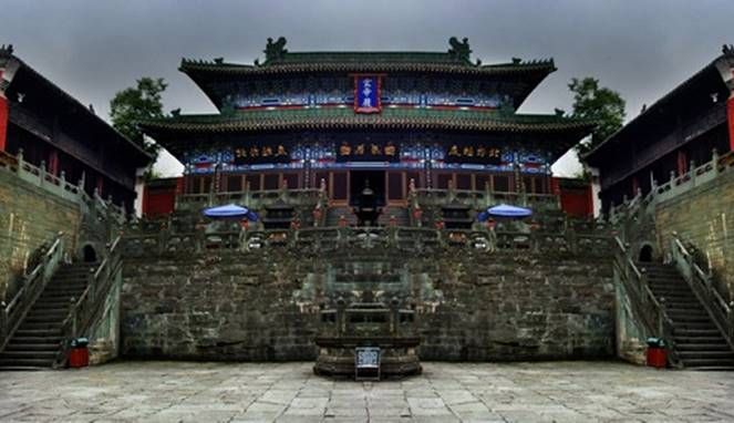 Foto Perguruan Bu Tong Pay (sumber: boombastis.com)