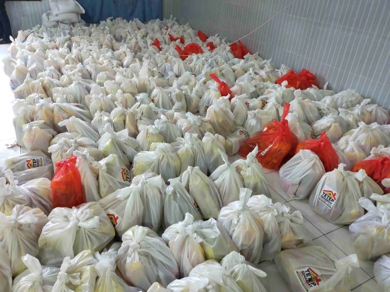 Ratusan paket Sembako BSNT selain beras.