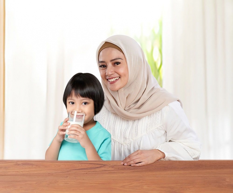 Suasana gembira akan mendorong anak mau makan dan minum sesuai kebutuhan nutrisi (Foto: Dok Danone Indonesia)