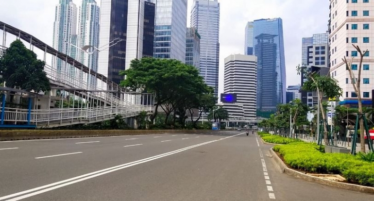 Pelaksanaan PSBB pada hari pertama, suasana Jakarta sangat sepi dari semua aktivitas. sumber : okezone