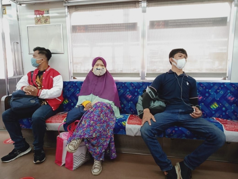 tetep patuhi protokol kesehata jaga jarak, pake masker/dokpri