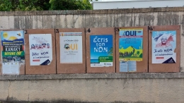 Poster "Oui" (Ya) untuk merdeka dan "Non" (Tidak) untuk tetap bersama Prancis | Dokumentasi pribadi