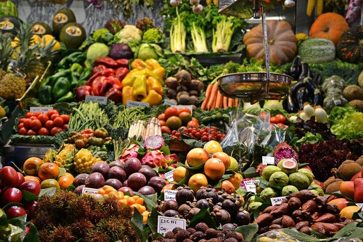 Ilustrasi buah dan Sayuran | Photo by ja ma on Unsplash