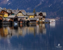Rumah-rumah di tepi danau Hallstatt. Sumber: koleksi pribadi