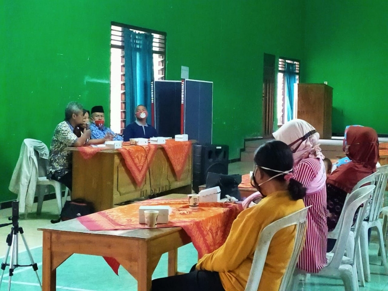 KPM PKH Kel. Bajang mengikuti Kegiatan Sosialisasi Graduasi dan Kelas Pra Graduasi/dokpri