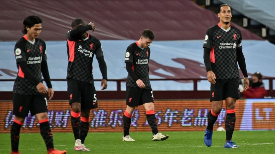 Van Dijk harus mengakui keunggulan Aston Villa 2-7 atas Liverpool (Foto Skysports.com) 