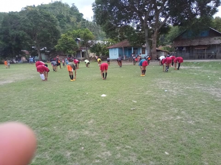 SSB Persiapan Negeri Katapang Melakukan pemanasan sebelum coaching clinic di mulai | dokpri