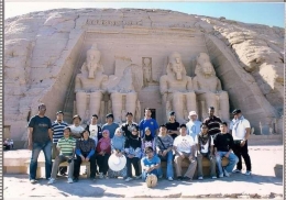 Wisata di Abu Simbel beberapa bulan sebelum Mesir Revolusi tahun 2011 (Foto : Bisyri)