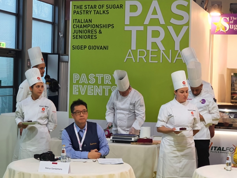 Petrus Gandamana saat menjadi juri di SIGEP, Italia (foto : Dok Pribadi)