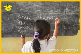 Belajar menulis di papan Tulis|Entikong Xpedition
