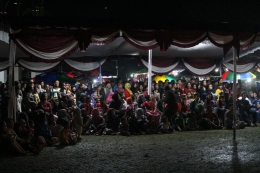 ketika masyarakat desa berkumpul menonton acara seni budaya yang diselenggarakan Dinas Pariwisata dan Kebudayaan Prov. Kep. Bangka Belitung. | dokpri
