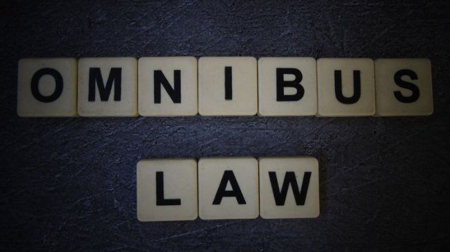 Omnibus Law | Sumber gambar : Shutterstock via Kompas.com