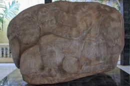 Batu gajah koleksi Museum Balaputra Dewa (Foto: indonesiakaya.com)