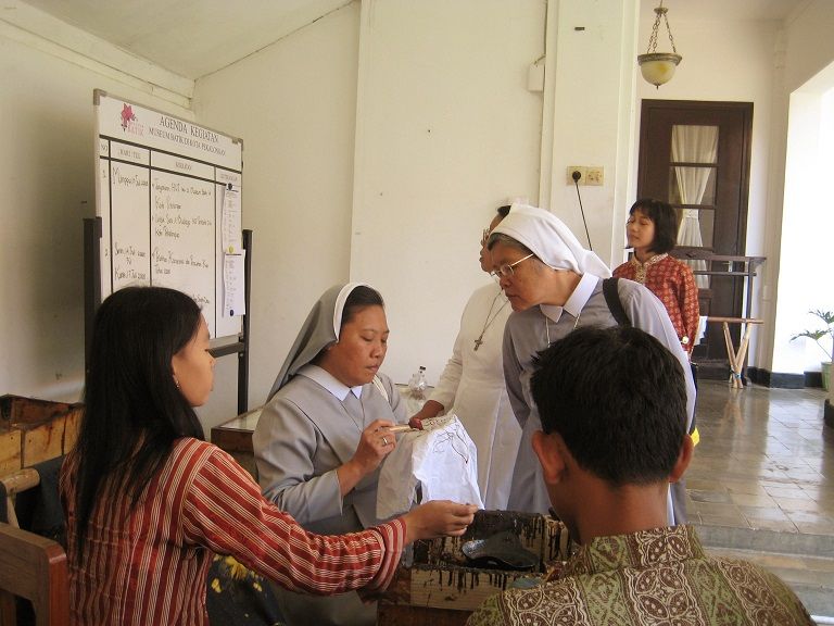 Belajar membatik di Museum Batik Pekalongan (dok pri)