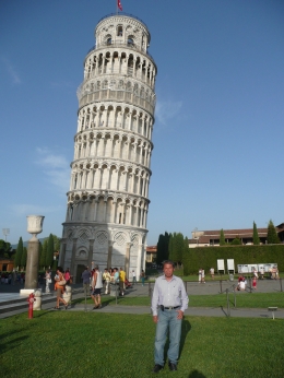 berfose didepan menara Pisa(dok pribadi)