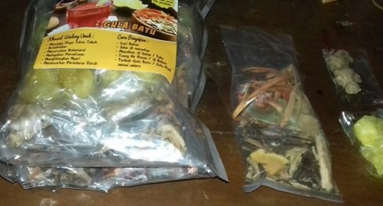 Jamu herbal dari rempah tinggal diseduh (Dokumentasi Pribadi)
