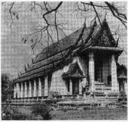 Gambar Aula penghabisan Wat Na Phra Men di Ayutthaya. Salah satu bangunan biarawan yang paling dilindungi pada periode Ayutthaya.