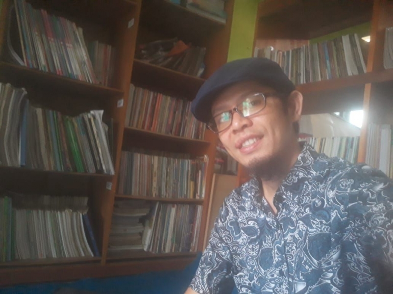 Suryan Masrin di Perpustakaan SDN 14 Parittiga. Dokpri