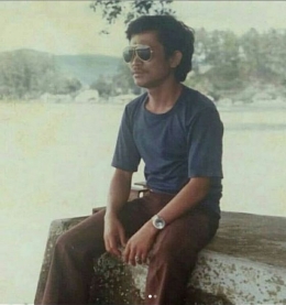 Posman Sirait di tepi Danau Toba Juli 1985 | dokpri