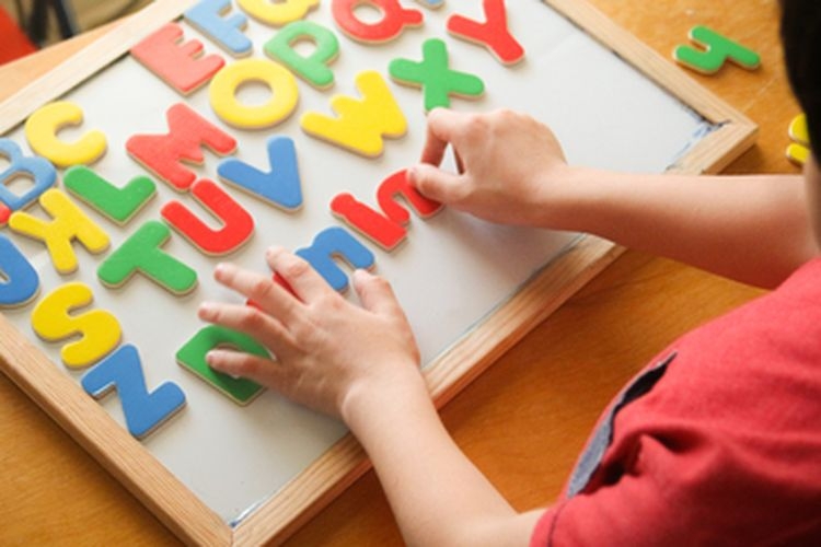Ilustrasi mengenal tanda disleksia dan 4 tips mendampingi anak dengan disleksia| SUmber: Shutterstock via Kompas.com
