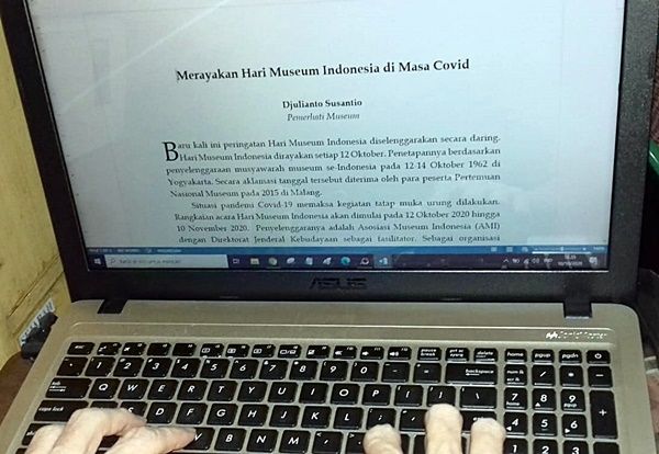 Menulis dengan bahasa formal (Dokpri)