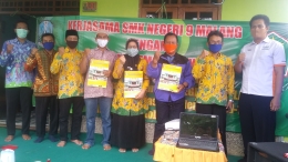 Penandatanganan MoU Bantuan Akses Internet GRATIS Untuk Warga Sekitar SMK Negeri 9 Malang (dokpri)