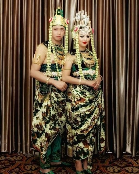 Baju adat kebesaran: Wikipedia