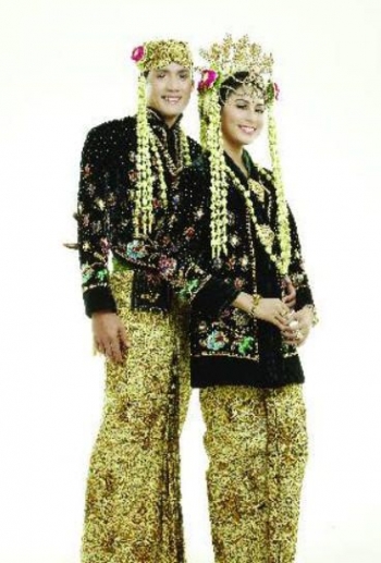 Pakaian Adat Cirebon Uniknya Prosesi Pernikahan Adat ala Keraton Cirebon Halaman 6 - Kompasiana.com