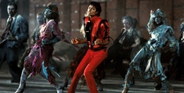 Michael Jackson dalam Thriller (sumber: slashflim.com)
