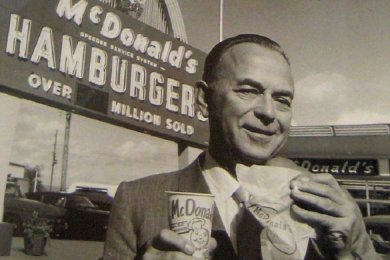 Ray Kroc yang juga pendiri McDonalds.