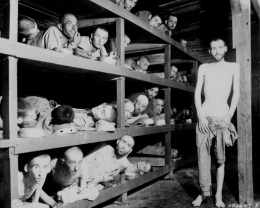 Foto: Kaum Yahudi di kamp tahanan Nazi pada PD II (Sumber: Duitsland Instituut)