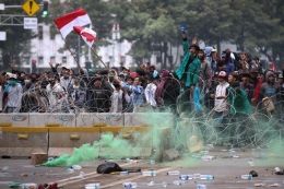 Demonstrasi menolak UU Cipta Kerja di Patung Kuda, Jakarta, Selasa (13/10/2020) (Kompas.com/Kristianto Purnomo)