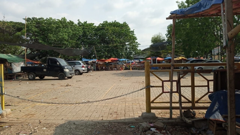 Sub Terminal Pasar Kranggot berubah menjadi parkiran mobil (Dokpri/Pram)
