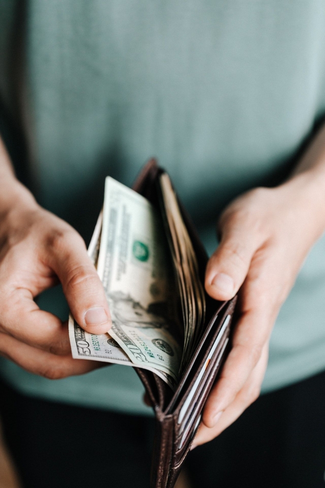 Kemampuan memperoleh uang juga perlu dipertimbangkan. Gambar: Pexels/Karolina Grabowska
