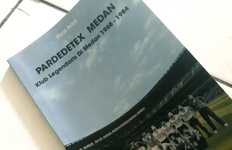 Sampul buku Pardedetex Medan, difoto pada 14 Oktober 2020.