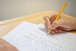 Ilustrasi ujian sekolah. Gambar oleh shutterstock via KOMPAS