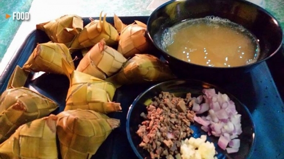 Tuslob Buwa, makanan khas Cebu Filipina yang menggunakan ketupat. - Sumber: y101fm