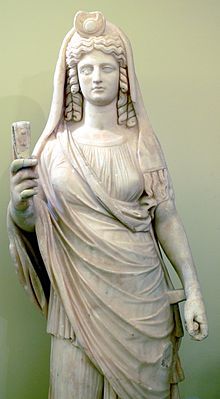 Statue of Persephone with a sistrum. HeraklionArchaeological Museum, Crete - Source: Wikipedia Image / GNU Free Documentation License 