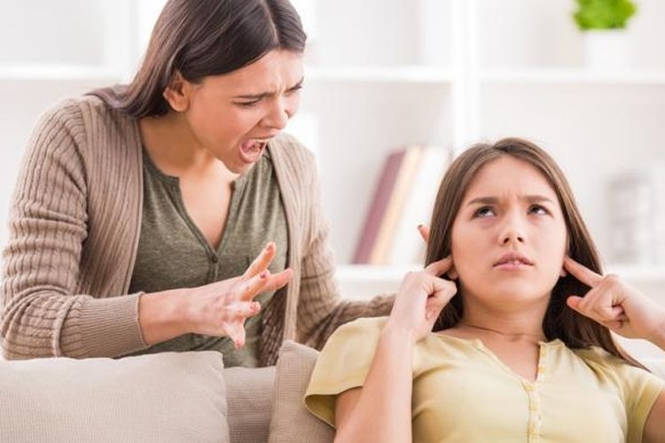 Ilustrasi hubungan kurang harmonis anak dengan orangtua| Sumber: Shutterstock via Kompas.com