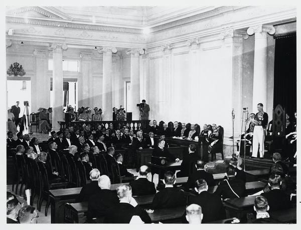 Gubernur Jenderal Baru Tjarda van Starkenborgh berbicara di depan Volksraad, 1936 | Koleksi KITLV