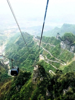 Pemandangan dari Cable Car Tianzi Mountain | Sumber: Dokumentasi pribadi