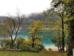 Lago di Tenno pada musim gugur - foto: HennieTriana